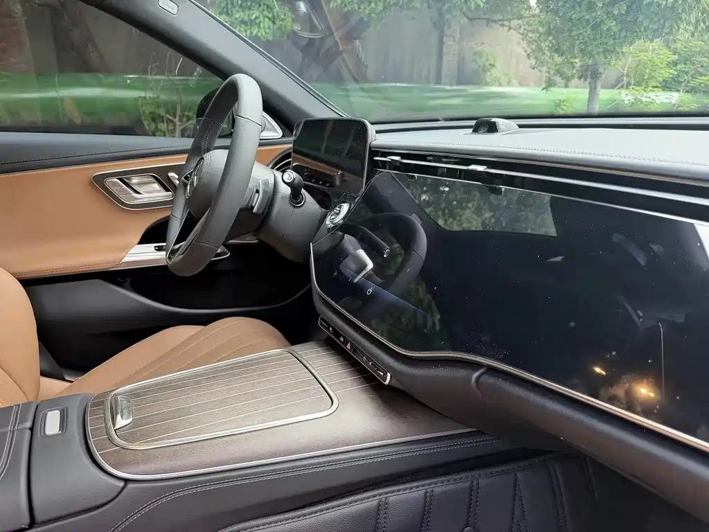 Mercedes-Benz E-Class — миниатюра 9