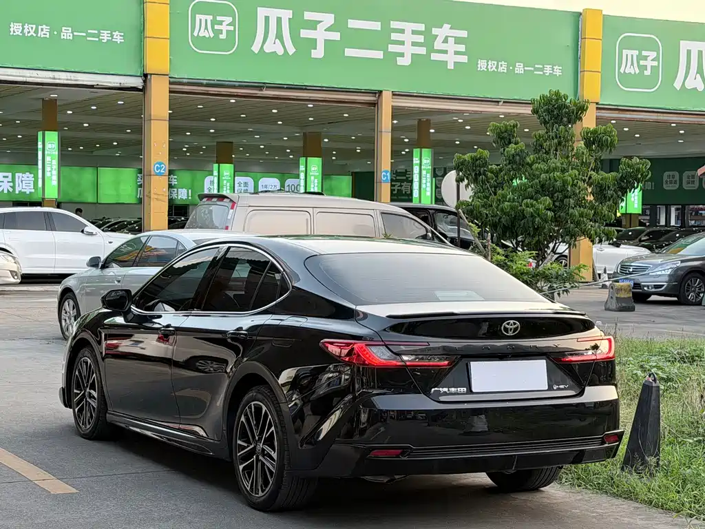Toyota Camry — миниатюра 13