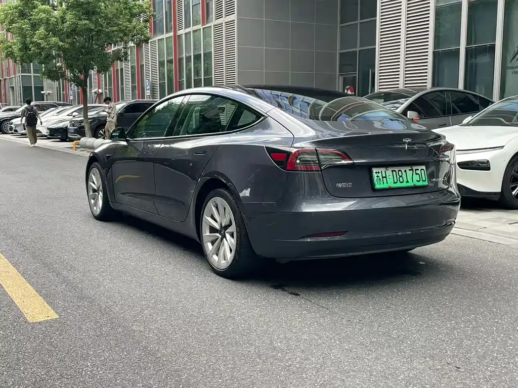 Tesla Model 3 — миниатюра 9