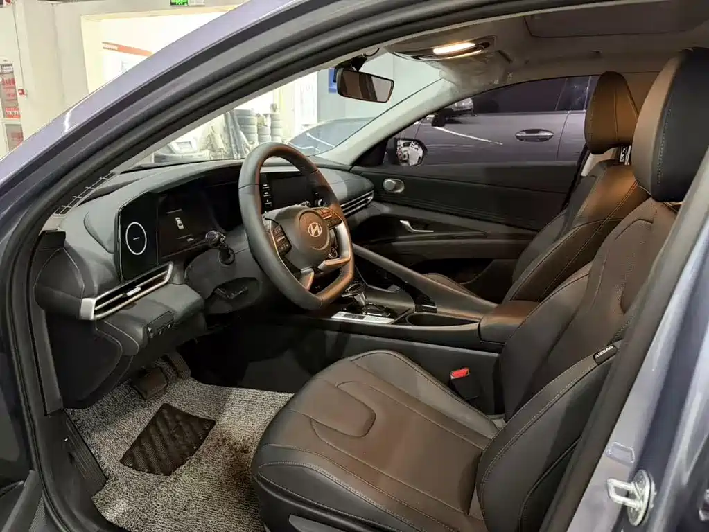 Hyundai Elantra — миниатюра 4