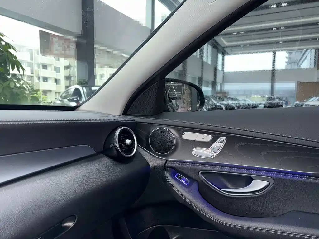 Mercedes-Benz C-Class — миниатюра 8