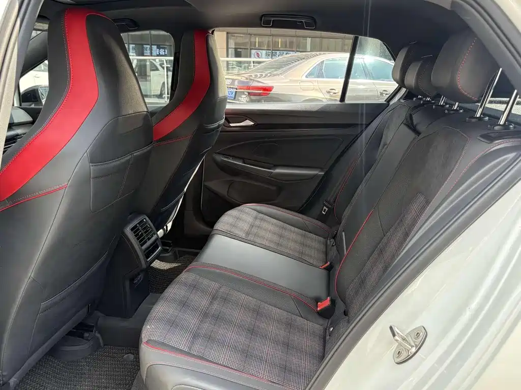 Volkswagen Golf GTI — миниатюра 7