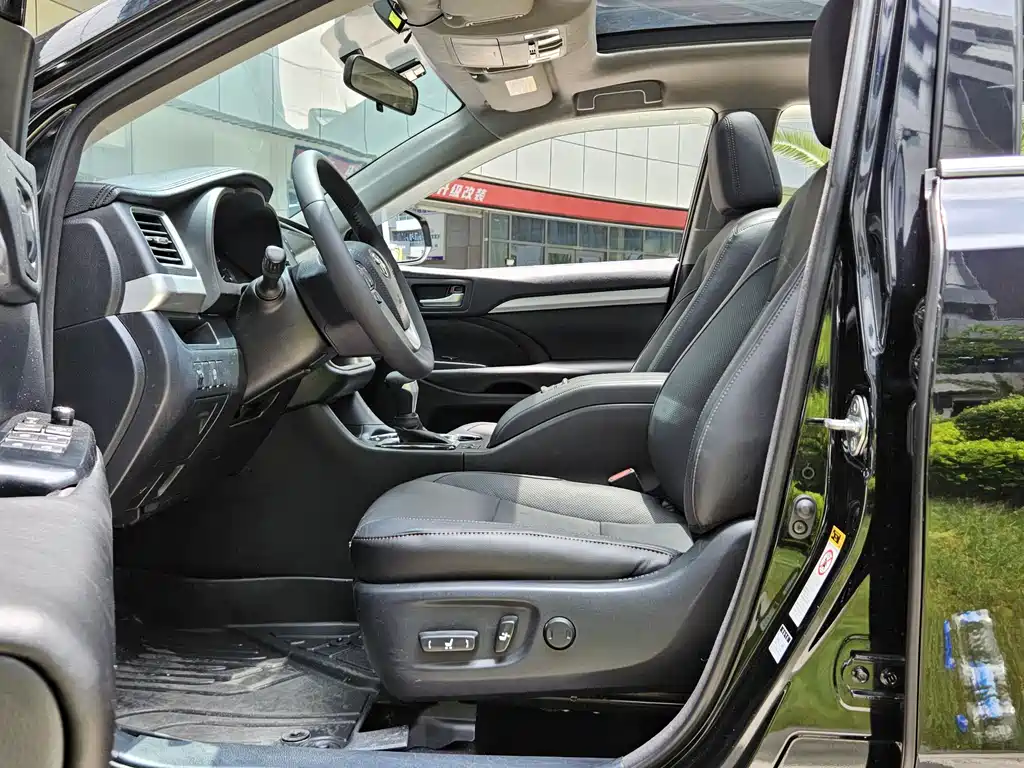 Toyota Highlander 2015 2.0T Luxury 7 мест