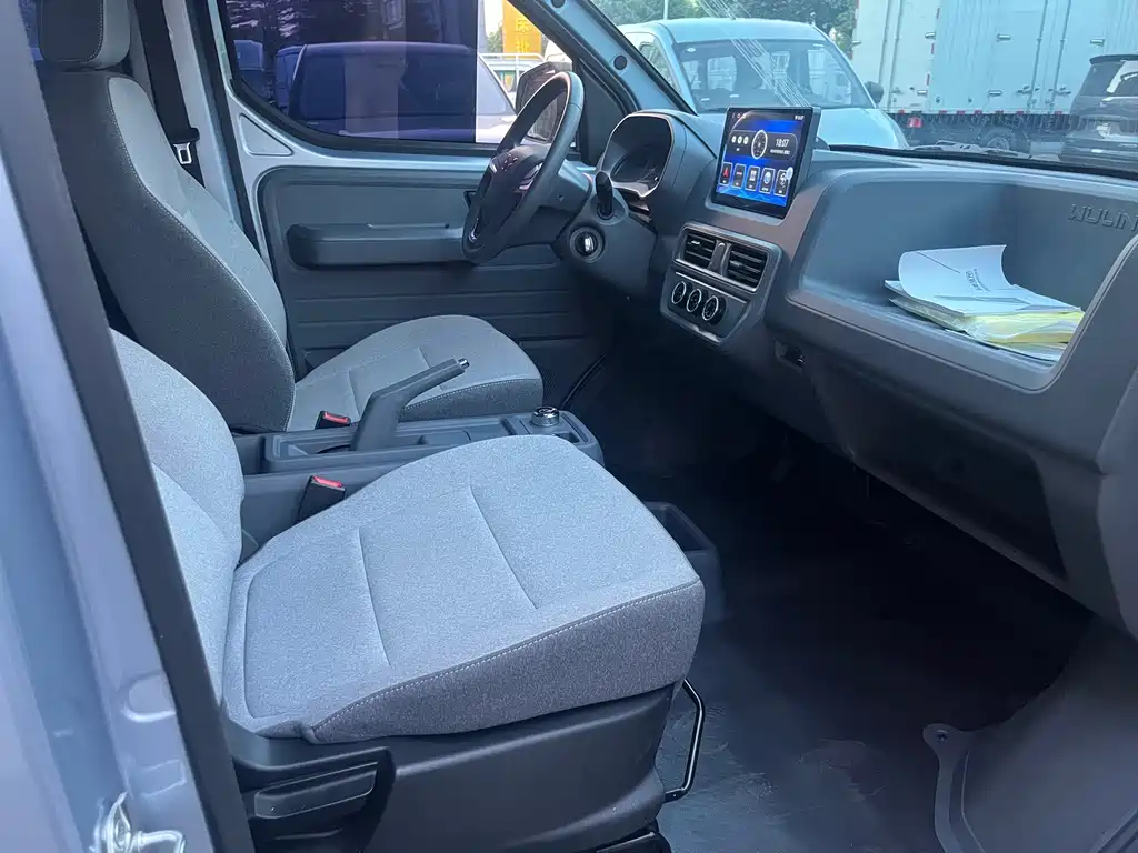 Wuling Yangguang — миниатюра 9
