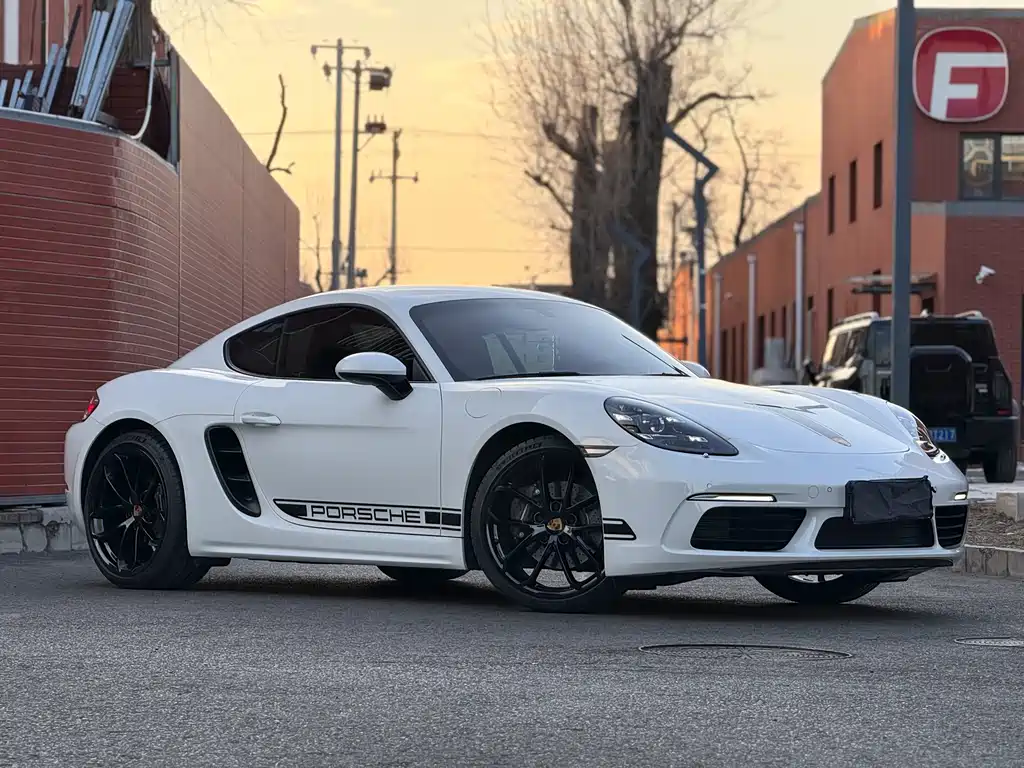 PORSCHE 718
