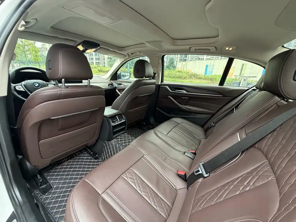 BMW 5 Series New Energy — миниатюра 10
