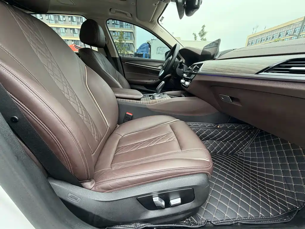 BMW 5 Series New Energy — миниатюра 8