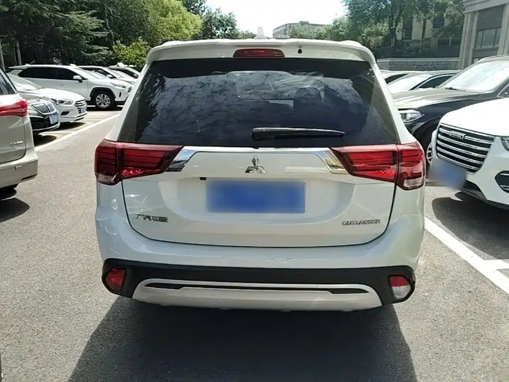Mitsubishi Outlander — миниатюра 6