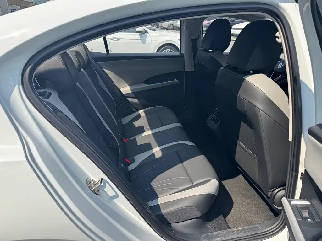Volkswagen Sagitar — миниатюра 6