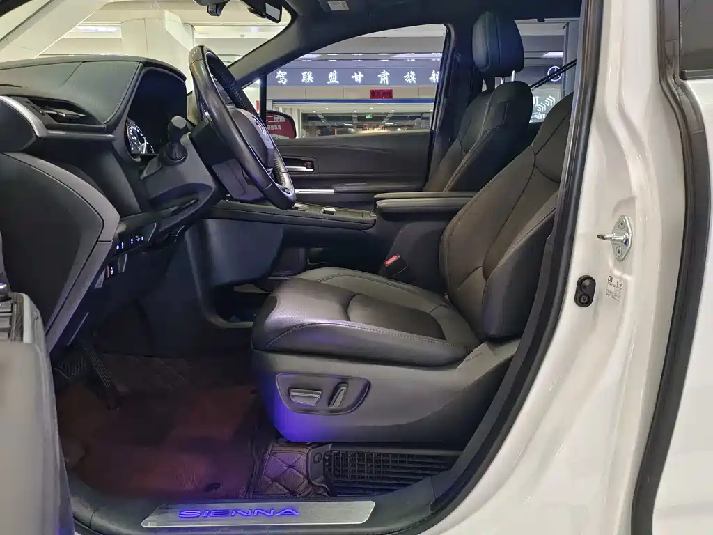 Toyota Sienna — миниатюра 6
