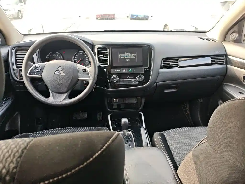 Mitsubishi Outlander — миниатюра 6