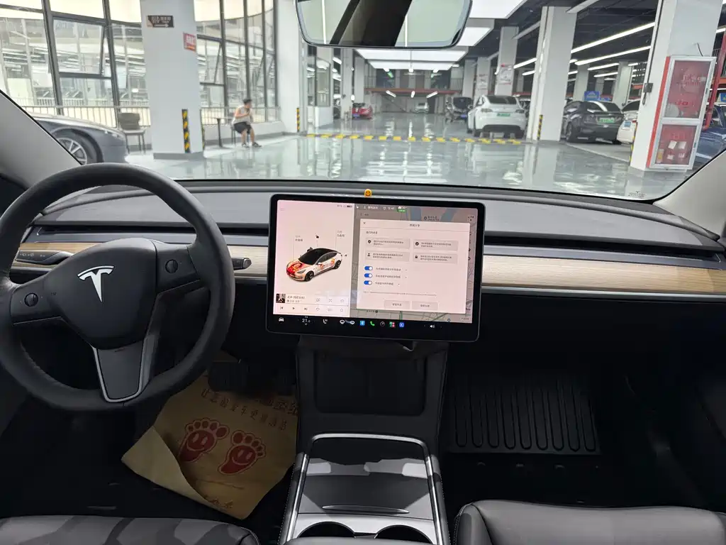 Tesla Model 3 — миниатюра 7