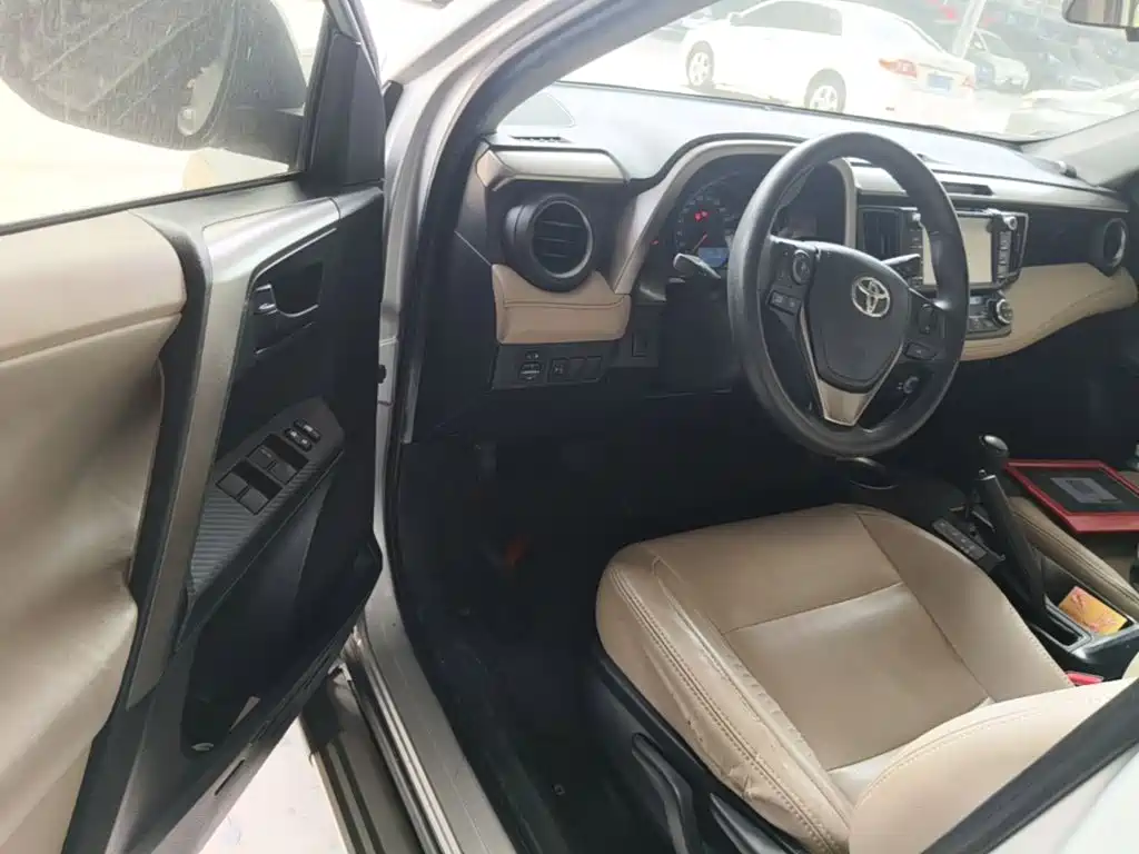 Toyota RAV4 — миниатюра 16