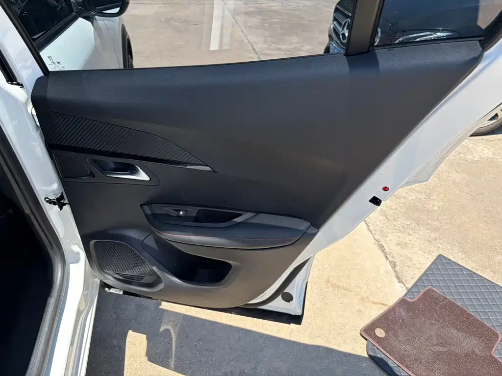 Peugeot 2008 — миниатюра 18