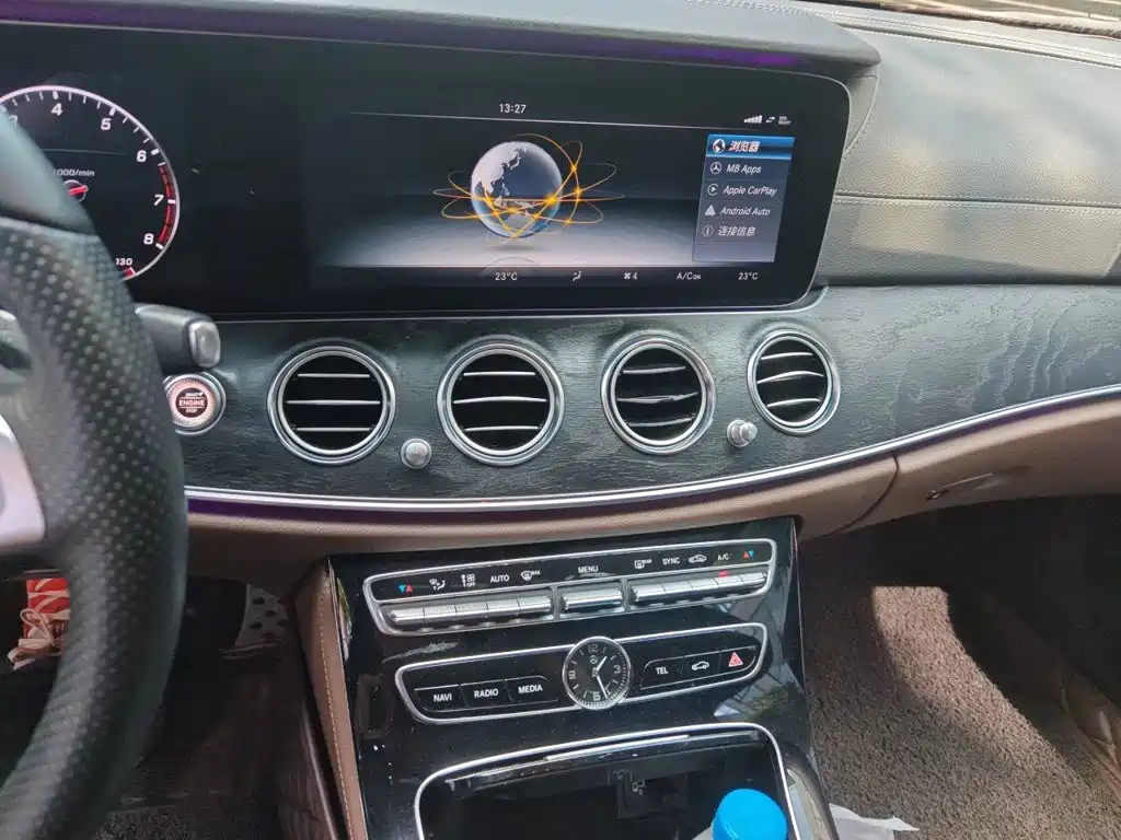 Mercedes-Benz E-Class — миниатюра 10