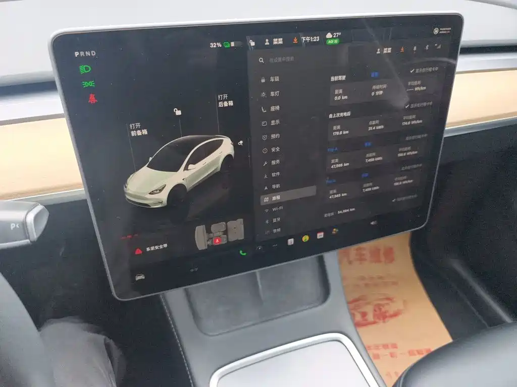 Tesla Model Y — миниатюра 9