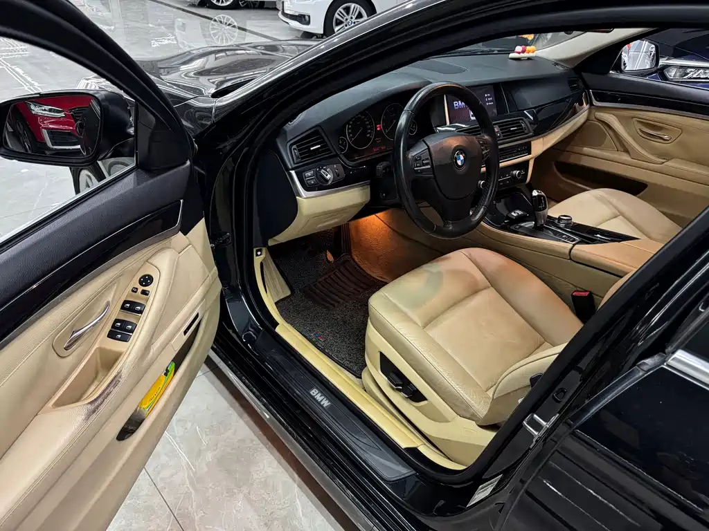 BMW 5 Series — миниатюра 11