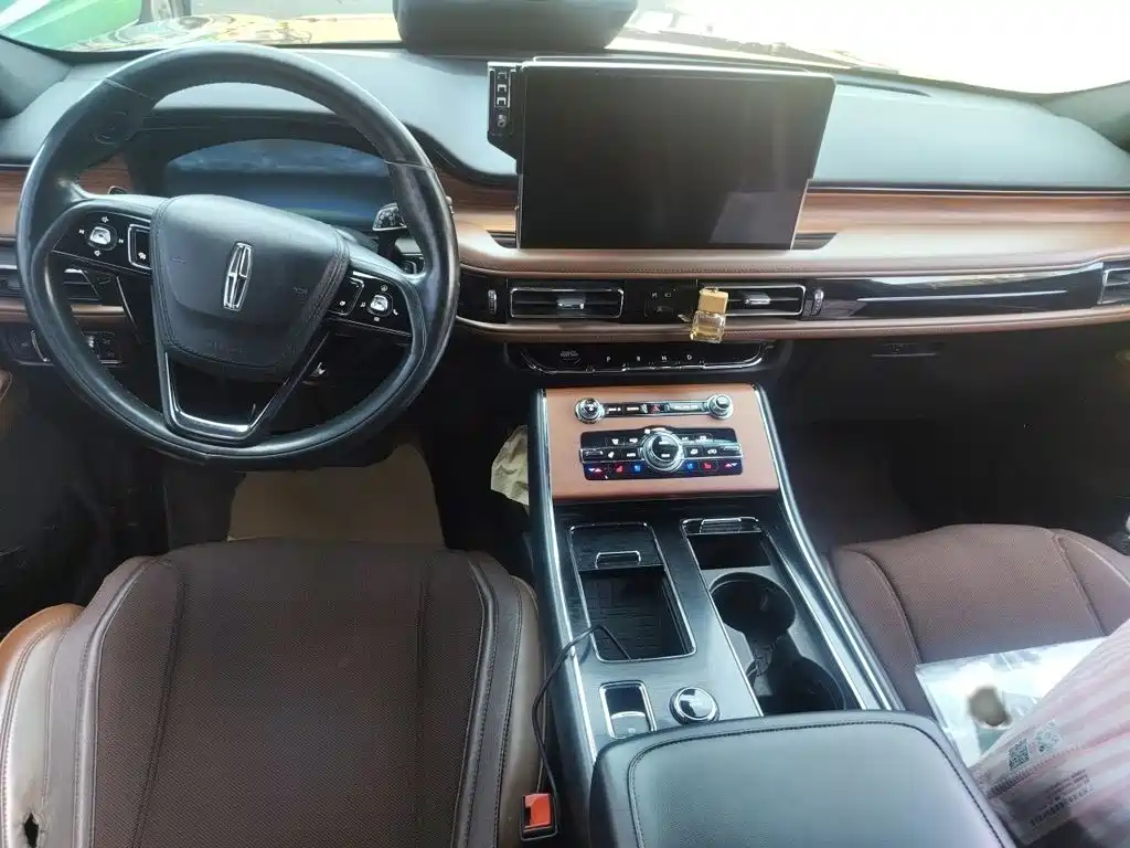 Lincoln Aviator — миниатюра 13