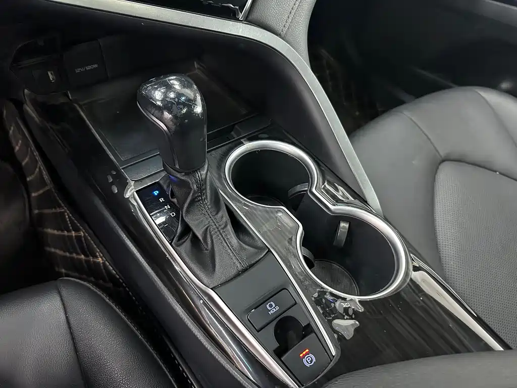 Toyota Camry — миниатюра 13
