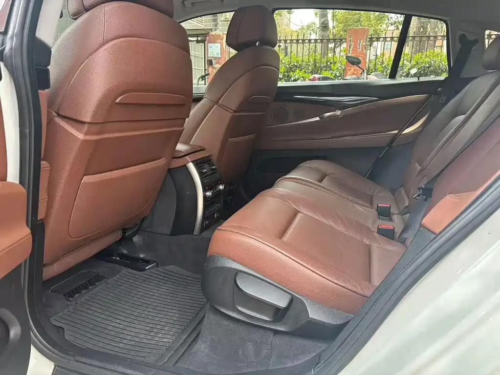 BMW 5 Series GT 5 GT 2013 535i Lead
