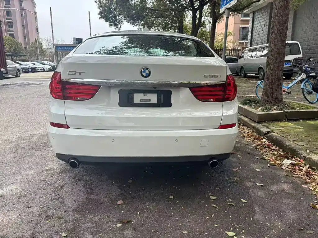 BMW 5 Series GT 5 GT 2013 535i Lead