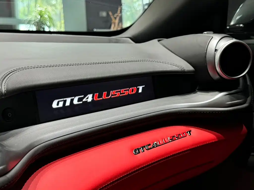Ferrari GTC4Lusso — миниатюра 14