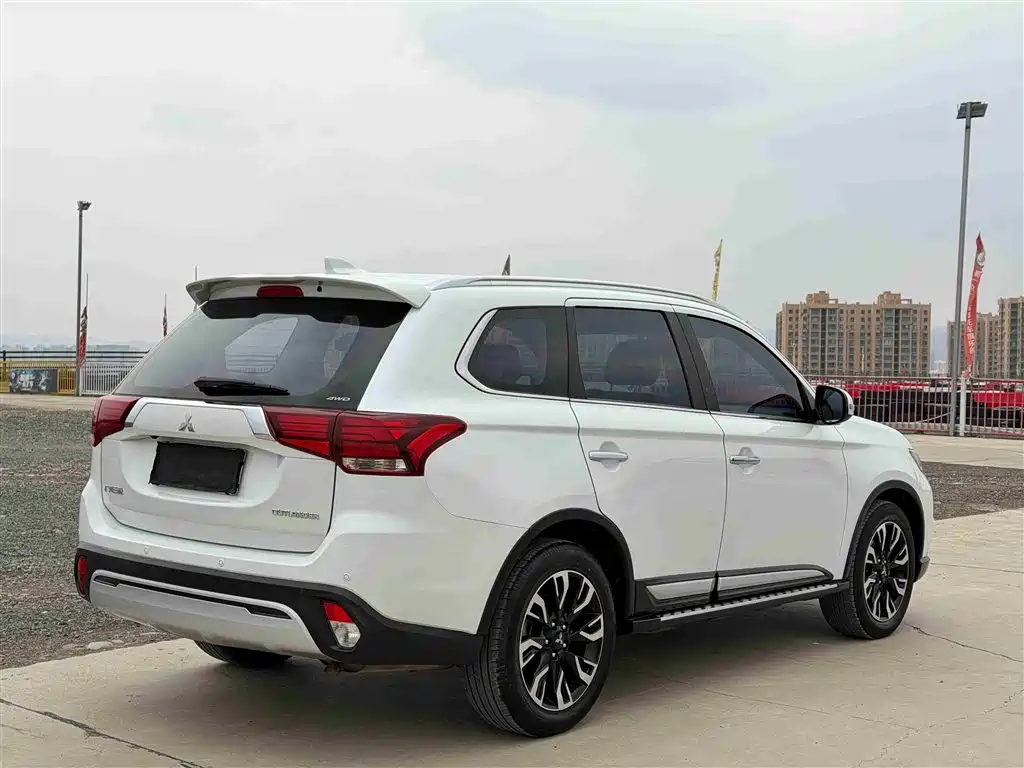 Mitsubishi Outlander 2.4L 4WD Enjoy Edition 7 seats, фото 4