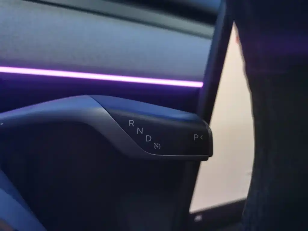 Tesla Model Y — миниатюра 14