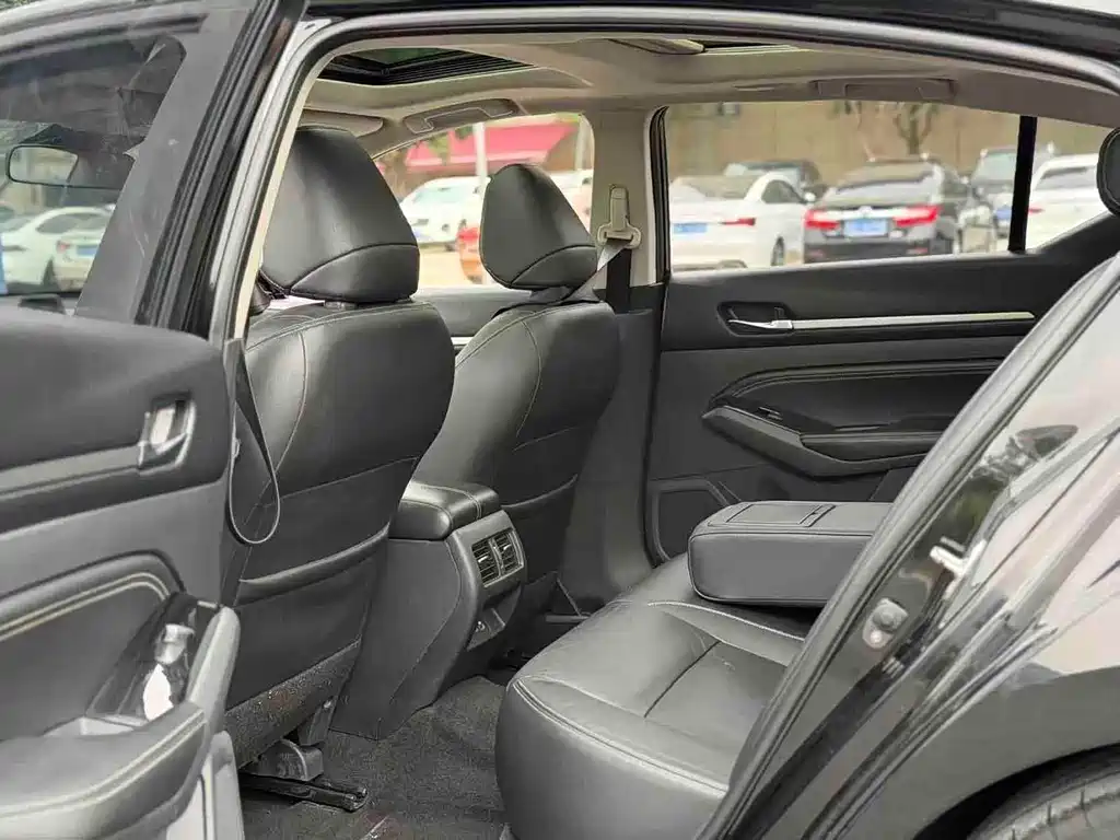 Nissan Teana — миниатюра 6