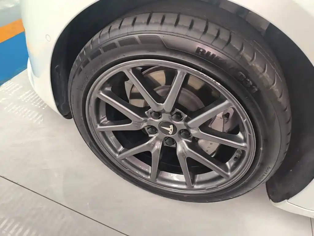 Tesla Model 3 — миниатюра 23