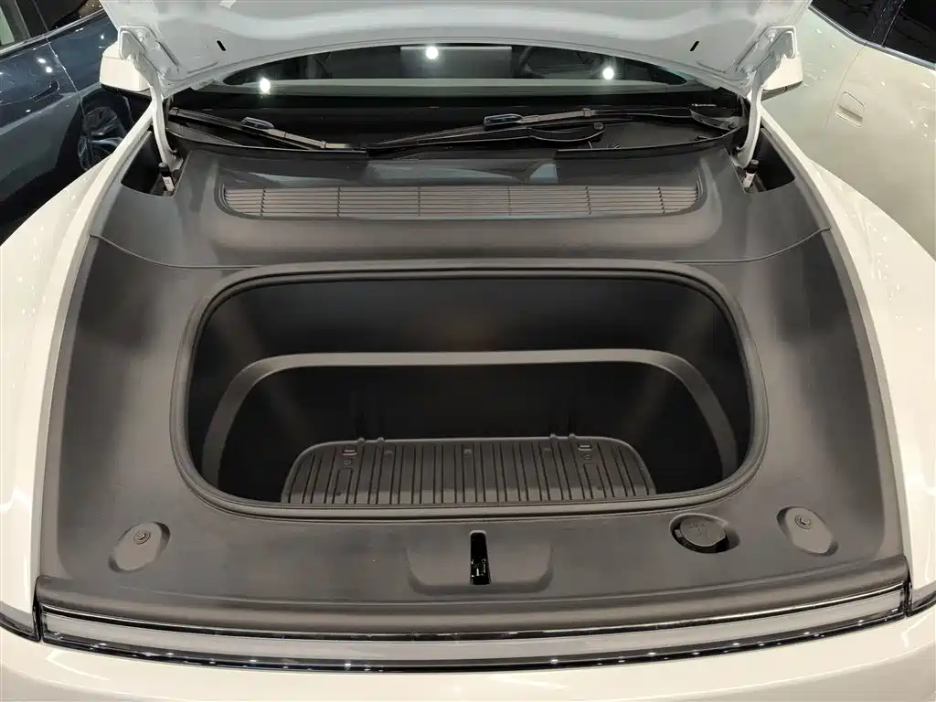 Tesla Model Y - фото 16