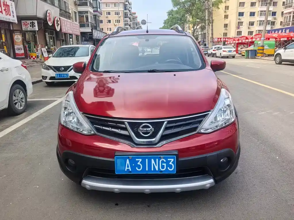 Nissan Livina Dynamic Sharp 1.6XV CVT Luxury Edition, фото 2