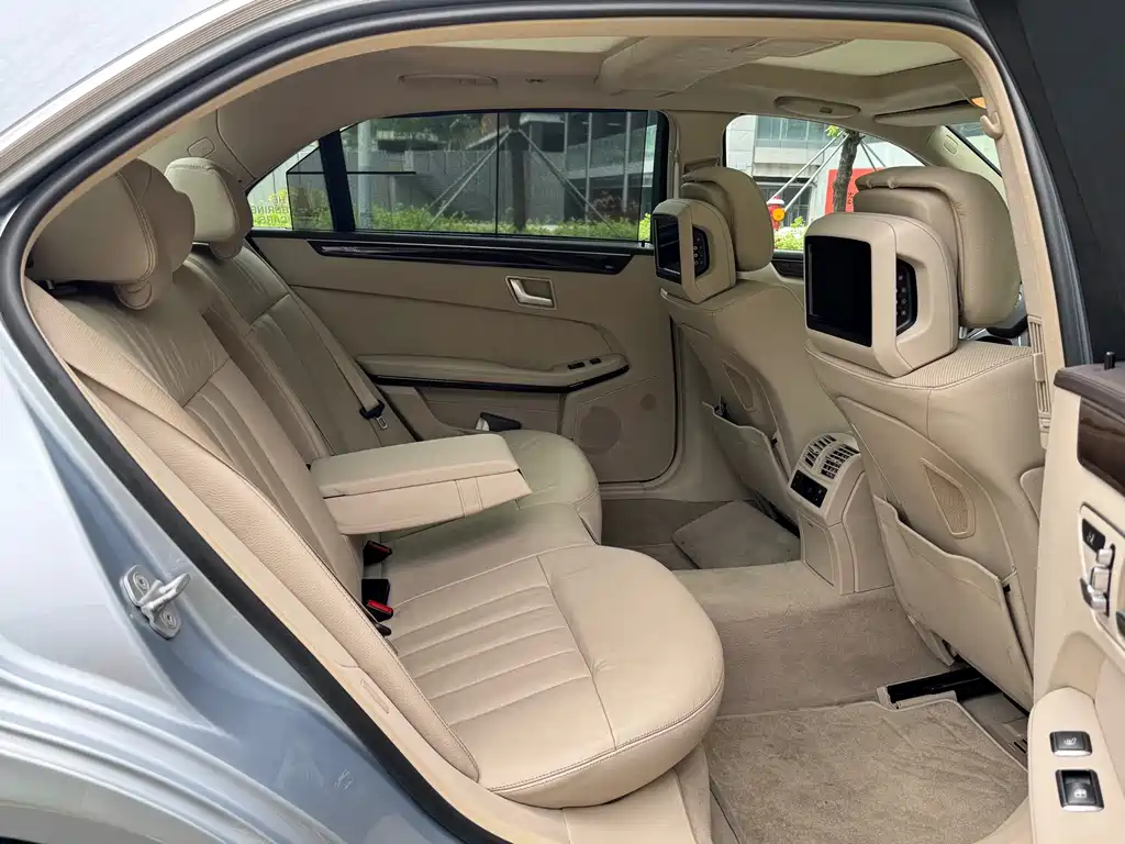 Mercedes-Benz E-Class — миниатюра 8