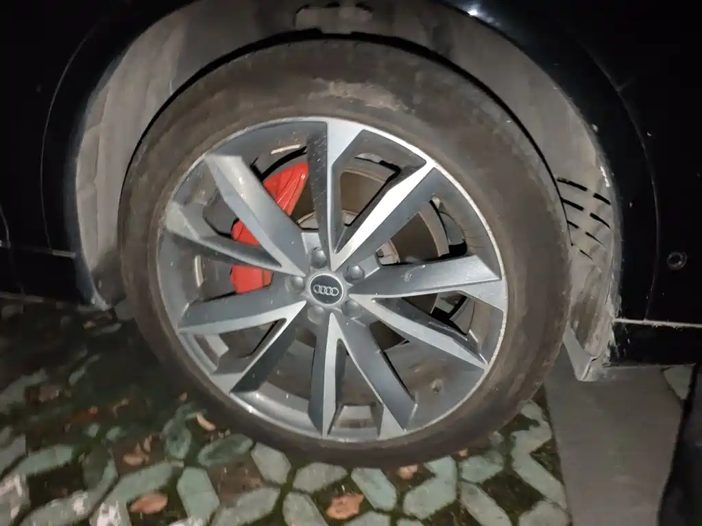 Audi Q7 — миниатюра 8