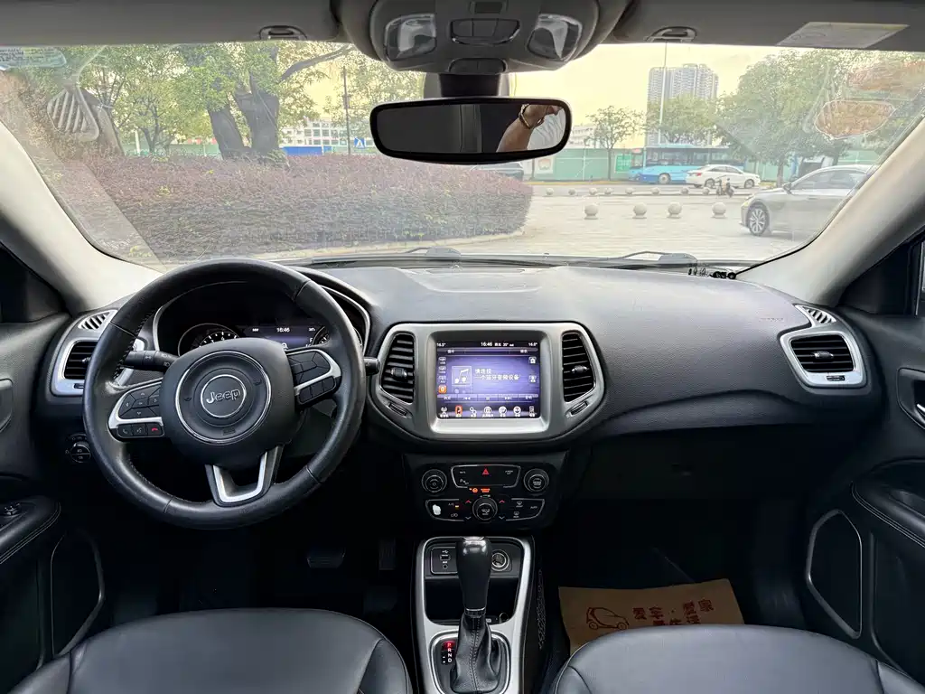 Jeep Compass — миниатюра 6