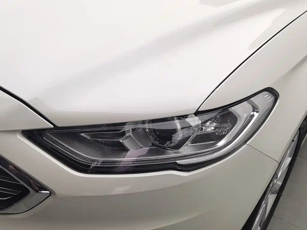 Ford Mondeo — миниатюра 7