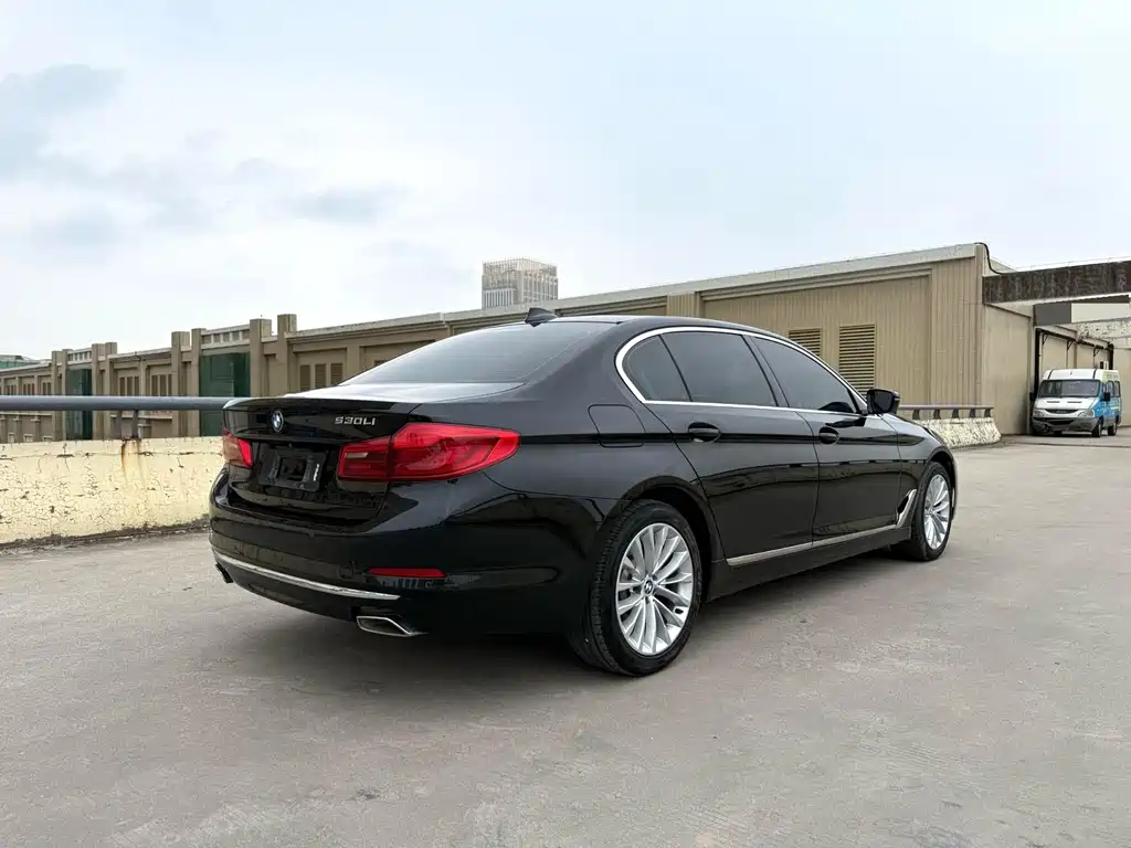 BMW 5 Series — миниатюра 18