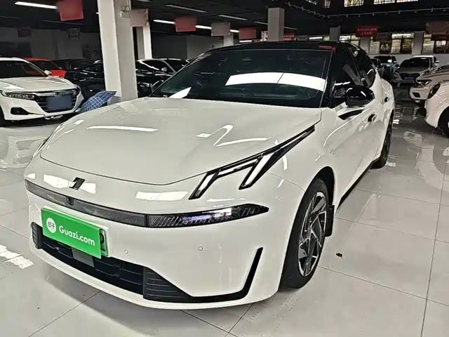 2025 Lynk & Co 07