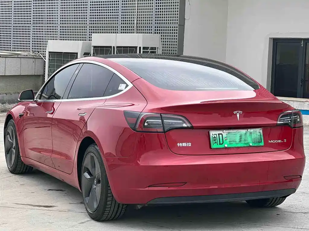 Tesla Model 3 — миниатюра 6