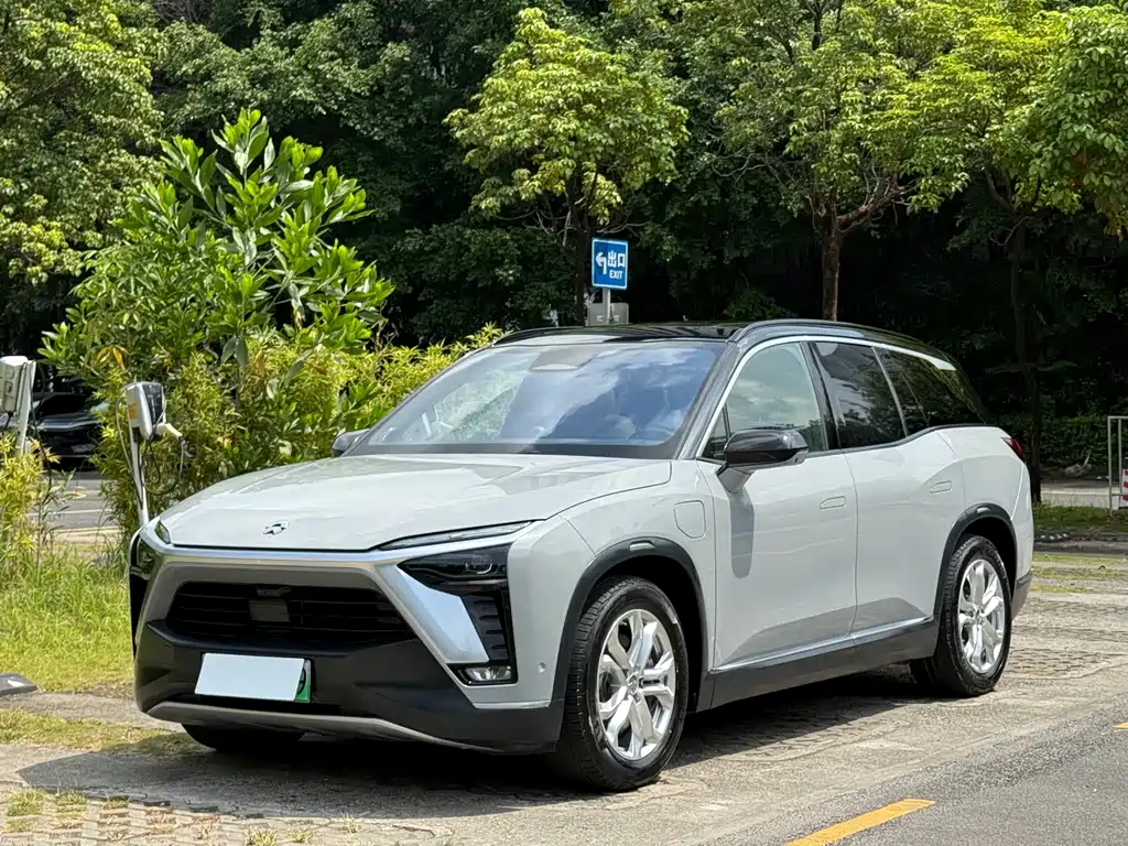 NIO ES8