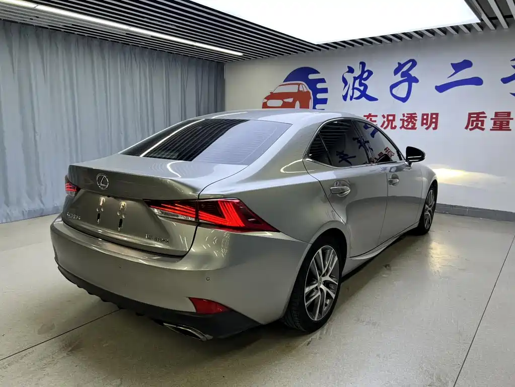 LEXUS IS