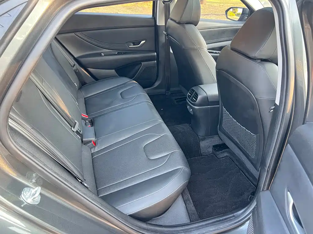 Hyundai Elantra — миниатюра 14