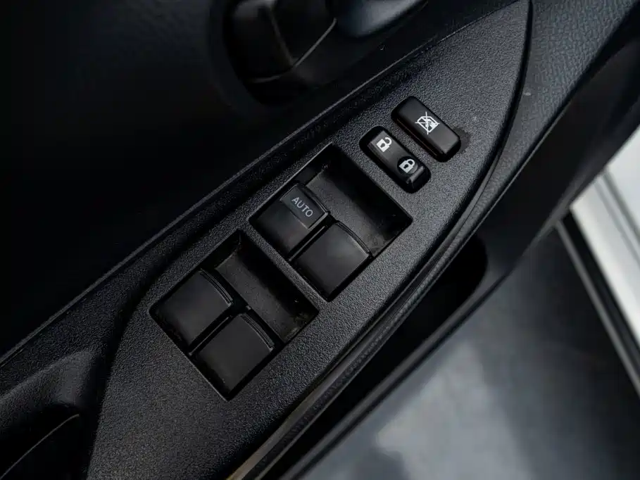 Toyota Yaris L — миниатюра 12