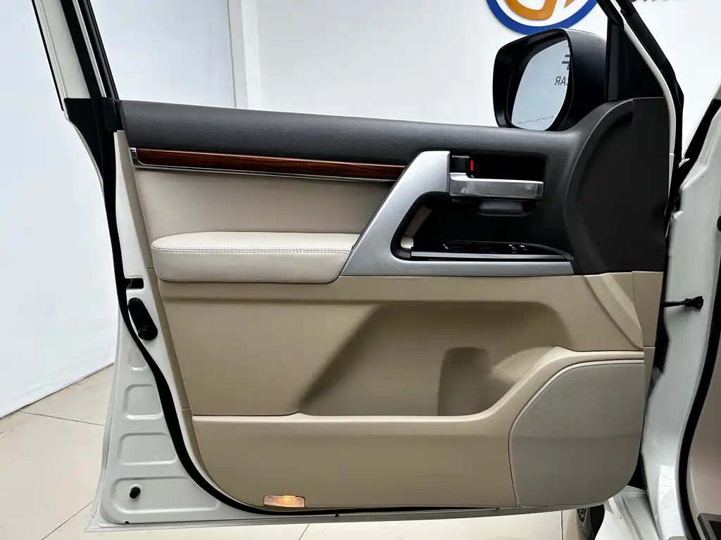 Toyota Land Cruiser 2019 5.7L