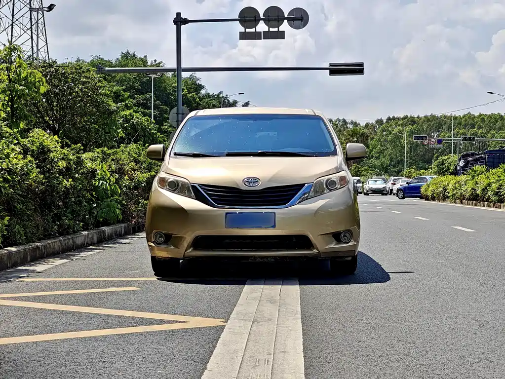 Toyota Sienna 2011 Sienna 2.7L