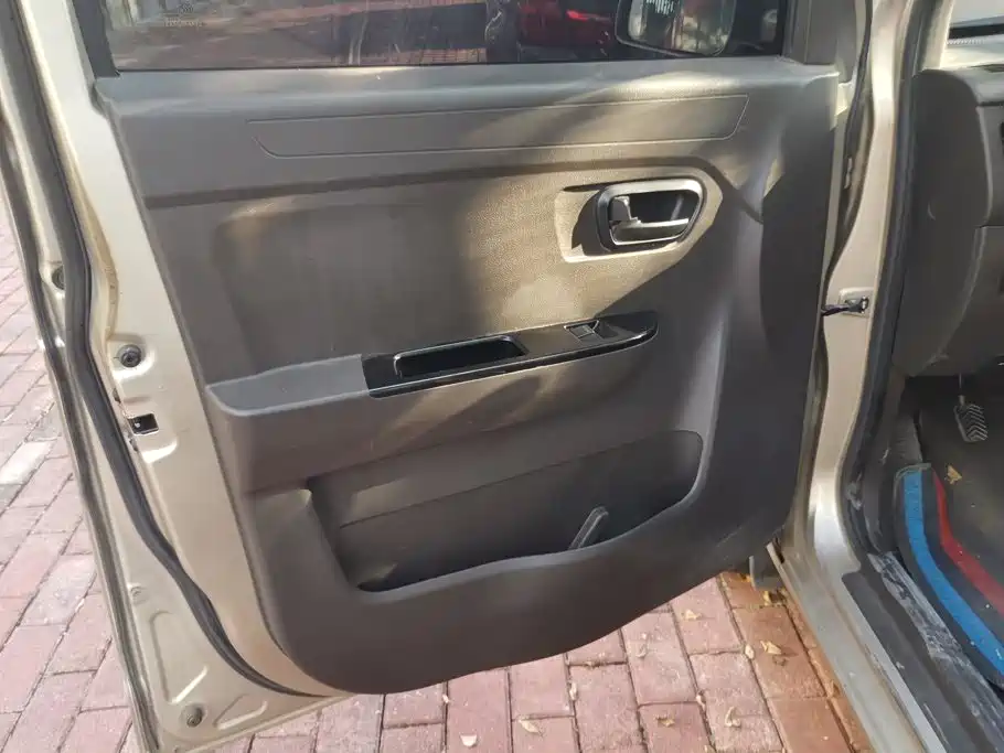Wuling Rongguang V — миниатюра 7