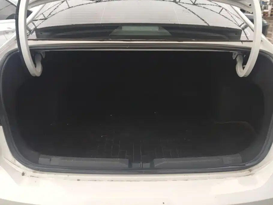 Volkswagen Lavida — миниатюра 4