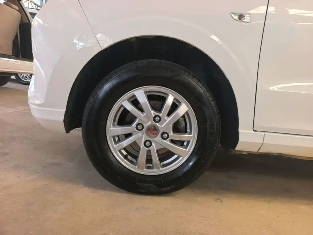 Wuling Hongguang — миниатюра 23