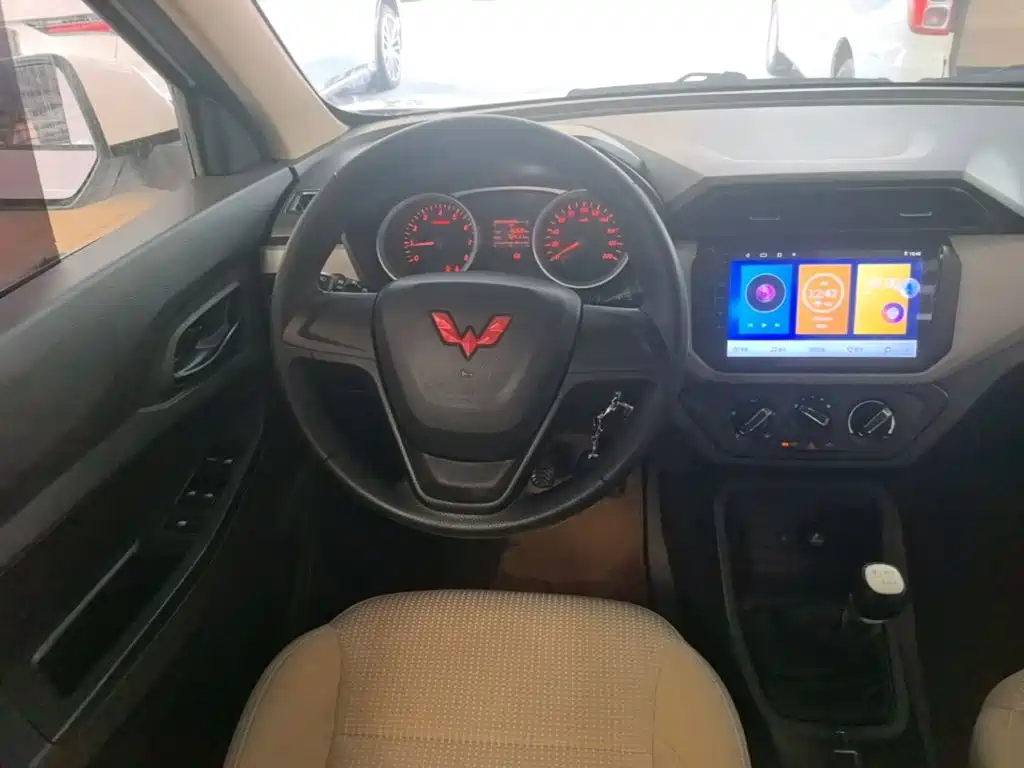 Wuling Hongguang — миниатюра 11