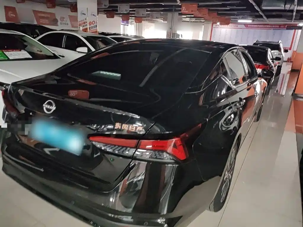 Nissan Altima 2024 2.0L SV Black Gold